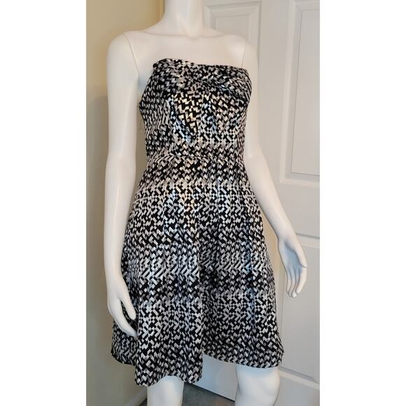 Eva Franco Silver & Black Geometric Strapless Mini Cocktail Dress Bow Size 4 USA - Picture 1 of 13